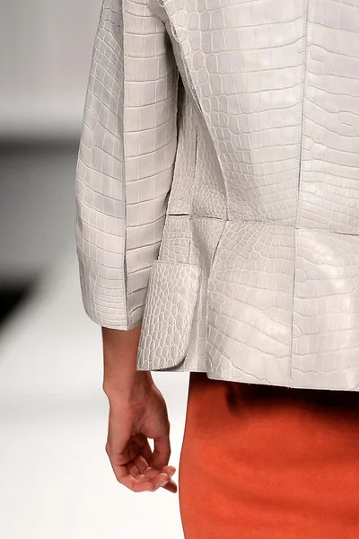 Look 18